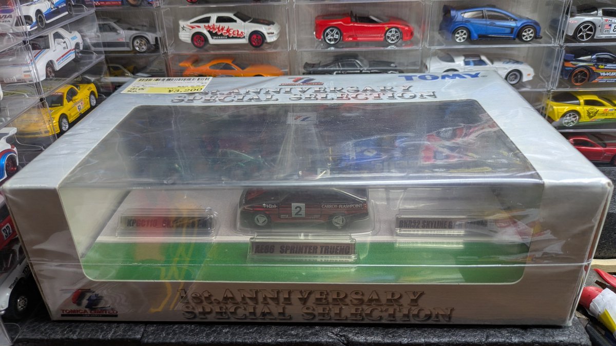 arara_765's tweet photo. 前から狙ってたFDとカラーリングがかっこよかったGreen Light他！
駿河屋で1000円引きクーポン持ってたからリミテッドの1stセット選んでみた！笑
カラーリングはカッコいいけど足回りがガバガバでちょっとなぁーって部分も…
#トミカ 513 https://t.co/o5hT34RtKi
