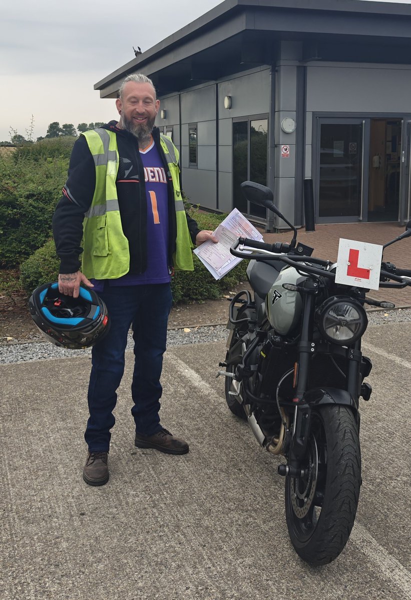amridertraining's tweet photo. Fantastic triple triumph on our fantastic Triumph triples this morning in Darlington.
Superb rides from Andy Jackson, Charlie Fixter and Duncan Barf.
Good job as Andy and Duncan were going straight on their holidays.
Well done lads. 👍 https://t.co/vc5QZXC3CQ