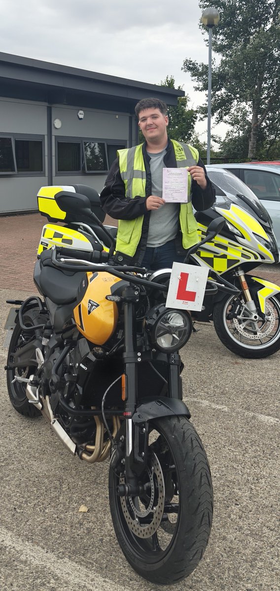 amridertraining's tweet photo. Fantastic triple triumph on our fantastic Triumph triples this morning in Darlington.
Superb rides from Andy Jackson, Charlie Fixter and Duncan Barf.
Good job as Andy and Duncan were going straight on their holidays.
Well done lads. 👍 https://t.co/vc5QZXC3CQ