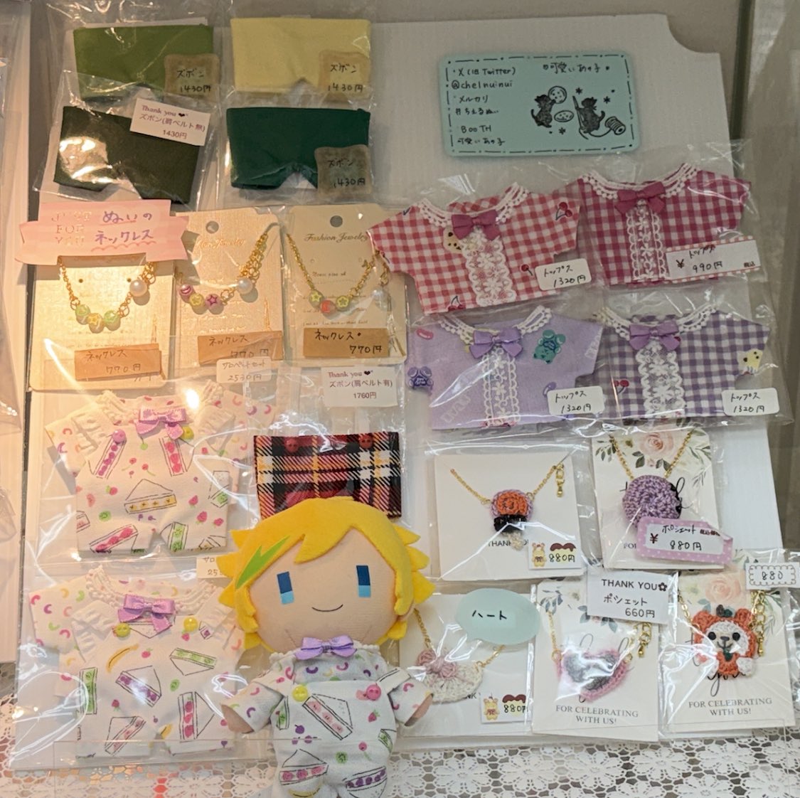 chelnuinui's tweet photo. 現在のnuinui洋服店様(@nuinui_youfuku )の店内の在庫になります😊お迎えありがとうございます🙇‍♀️次回納品に向けスタイ、ネコ耳ニット帽、ハロウィン系を準備中です🎃🐈‍⬛
今月もよろしくお願いいたします✨️ https://t.co/oownxboks3