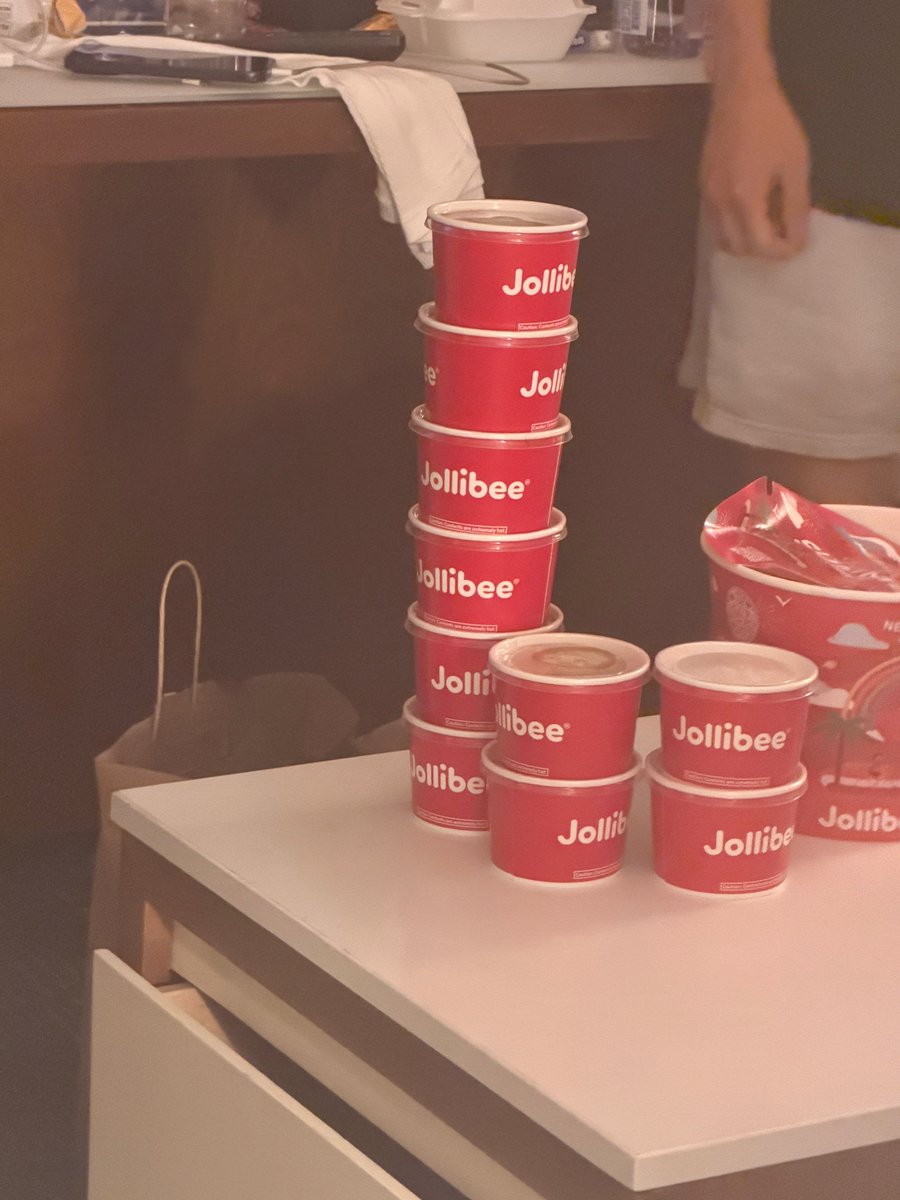 kenjiwop's tweet photo. jollibee = 8 letters
cortis = 6 letters
8 + 6 = 14 
14 letters = cortis in manila

OMG PUPUNTA SILA NG MANILA GUYS #PYPDinMANILA
#CORTISinMANILA
#kumainkanaba? https://t.co/mYdxZetMW1