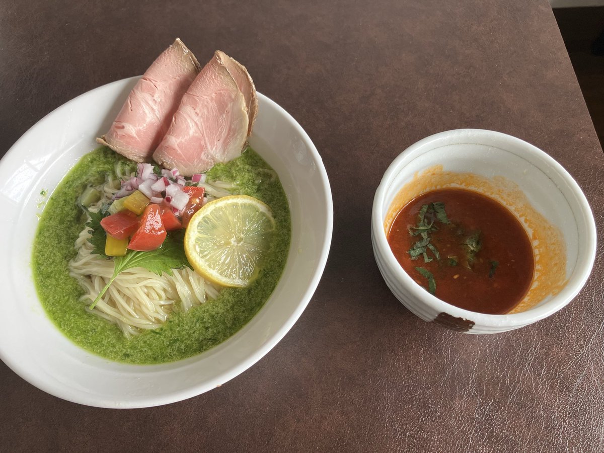 mendokorohanabi's tweet photo. 🌙こんばんは✨ 本日はお休みありがとうございました😊 

📣8/4〜8/7の4日間限定！
🔥ラーメンウォーカー限定🔥 ニラ煮干し昆布水冷麺
ご注文の際は 📖雑誌 または 🎫スペシャル限定麺カード をご提示ください🙇‍♂️

🍜他限定🍜 イカ香る煮干しそば ♨️温・冷どちらもOK✨
ご来店お待ちしてます🙇 https://t.co/vWCsGkAqqj