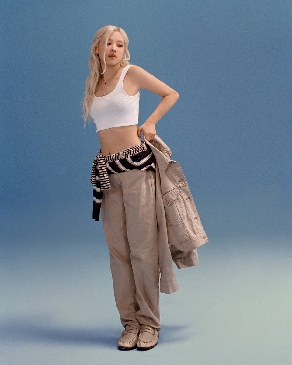 FILOSEY021197's tweet photo. https://t.co/16MdIEEquG IG update with ROSÉ | 080326

“The ‘Keep it Loose’ campaign has launched, fronted by ROSÉ and Shai Gilgeous-Alexander, showcasing the brand's redefined take on authentic personal style.”

🔗 https://t.co/PWKUHaUmBq

ROSÉ FOR LEVIS
#ROSÉ #로제 @numberoneHQ https://t.co/bbtYDNoAwa