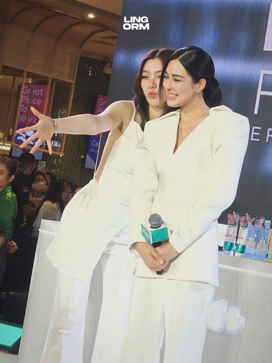 LingOrmCH3's tweet photo. น่ารักกกก 💕

 Live : https://t.co/XGNO8CSQiy

LINGORM PRESENTER SMOOTHE 
#LingOrmxSmoothE_FIERCESKIN 
#LingOrm #หลิงออม‌ https://t.co/bXCVVEeJmg