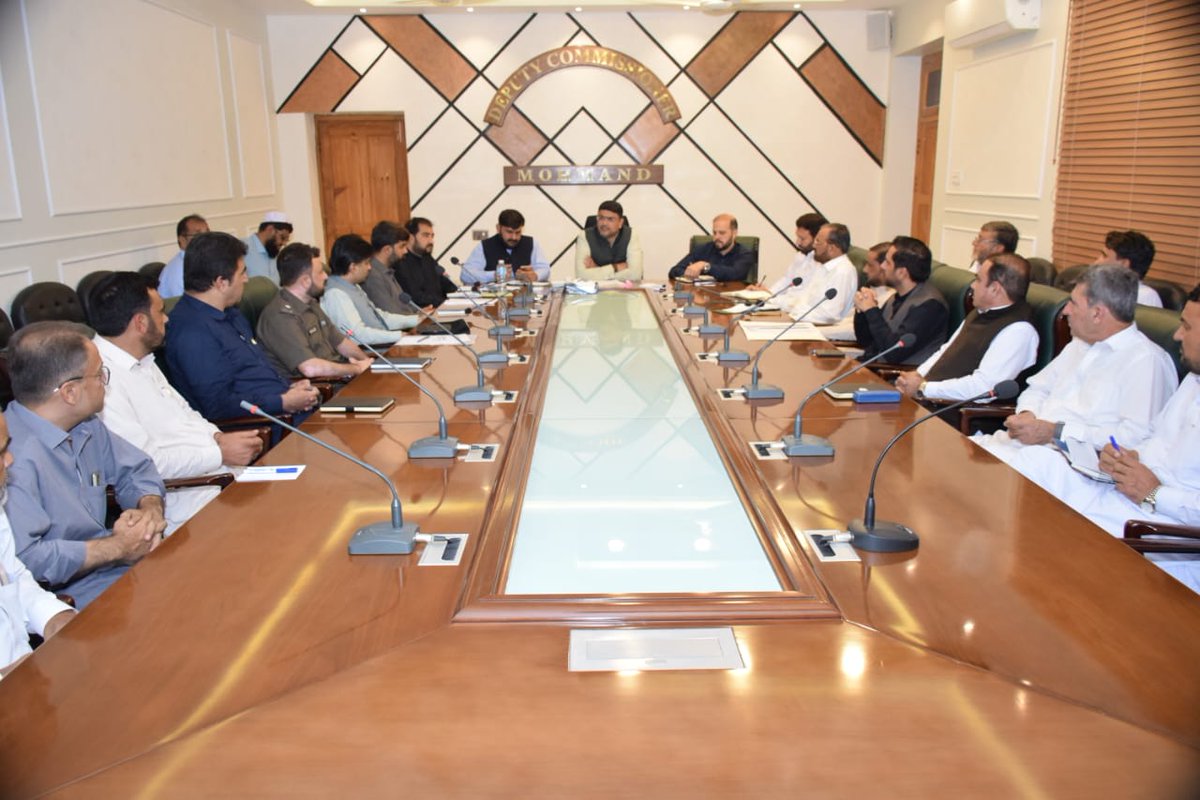 dc_mohmand's tweet photo. چیف سیکرٹری خیبر پختونخوا کی ہدایات پر آج ڈی سی آفس مہمند میں ڈپٹی کمشنر مہمند کیپٹن (ر) بلال شاہد راؤ کی زیر صدارت اہم اجلاس منعقد ہوا جس میں عوامی خدمات کی بہتری اور کرپشن کے مکمل خاتمے کا فیصلہ کیا گیا۔ https://t.co/UWNYW3n1jC