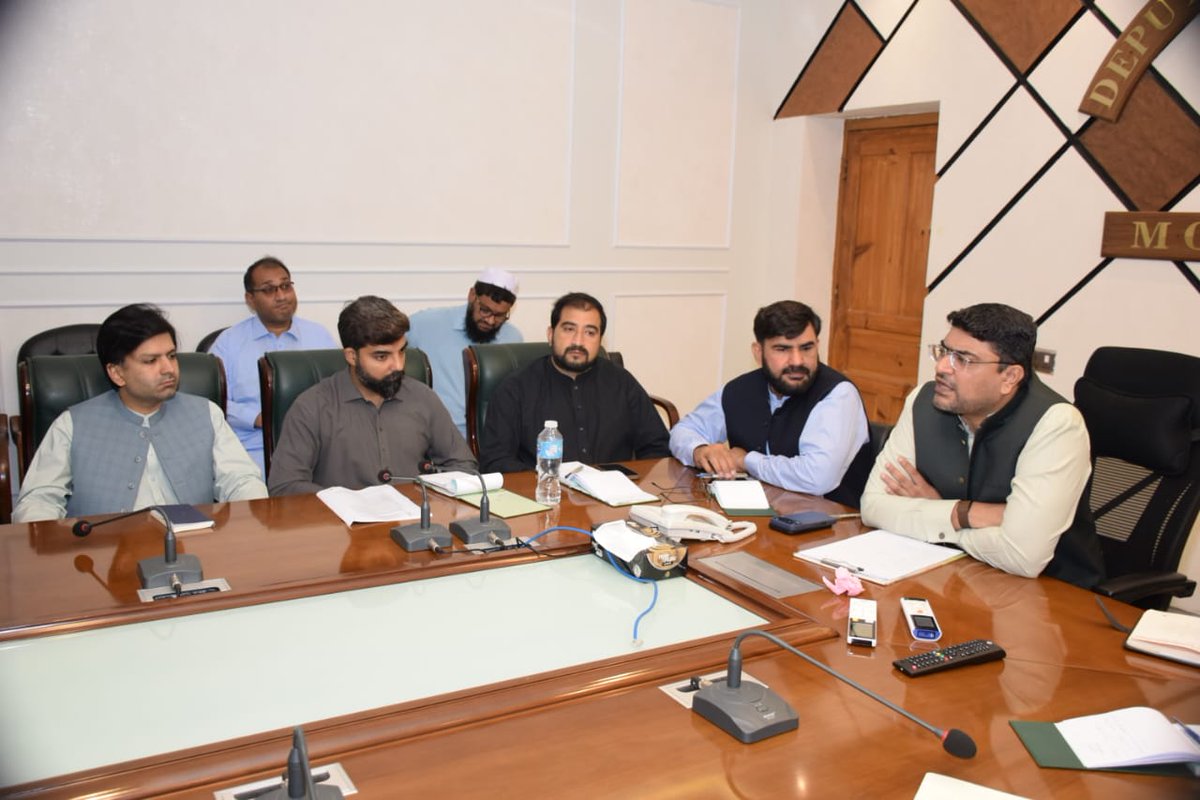 dc_mohmand's tweet photo. چیف سیکرٹری خیبر پختونخوا کی ہدایات پر آج ڈی سی آفس مہمند میں ڈپٹی کمشنر مہمند کیپٹن (ر) بلال شاہد راؤ کی زیر صدارت اہم اجلاس منعقد ہوا جس میں عوامی خدمات کی بہتری اور کرپشن کے مکمل خاتمے کا فیصلہ کیا گیا۔ https://t.co/UWNYW3n1jC
