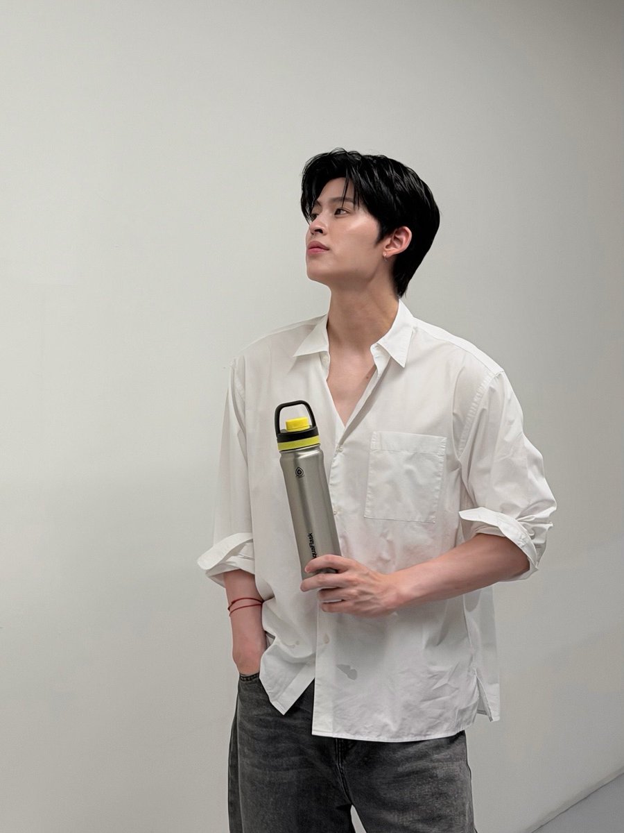j0zephyne's tweet photo. เดย์ ? นั่นเดย์หรือเปล่า ? 🥺 https://t.co/2bKrgtAH9W