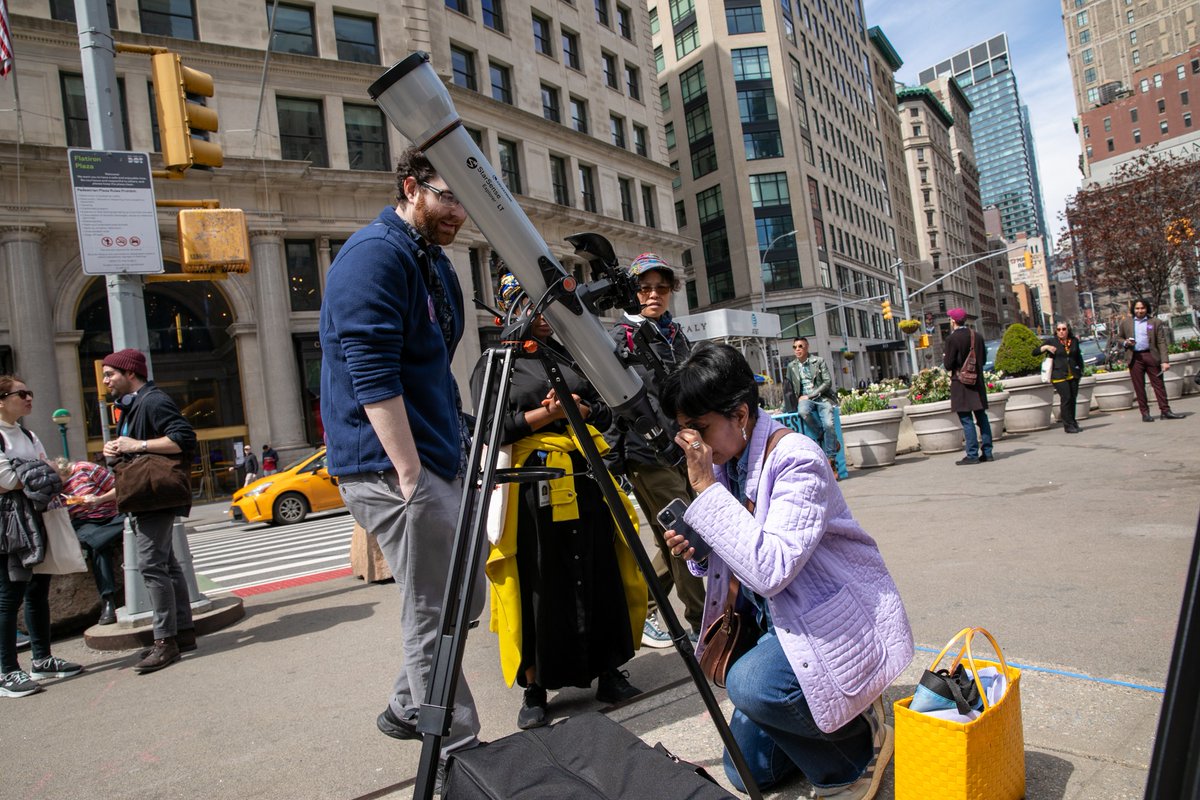 SimonsFdn's tweet photo. Our solar viewing has been rescheduled! Join us at the Southern Fountain in Madison Square Park on Tuesday (8/4) from 12-3PM (weather permitting) to safely look into the sun, chat with Simons Foundation researchers and celebrate space here on Earth. 

And while you're there, be sure to visit the park's very own NASA Moon Tree! More details: https://t.co/N20uyxuxt2

#science #space #astronomy