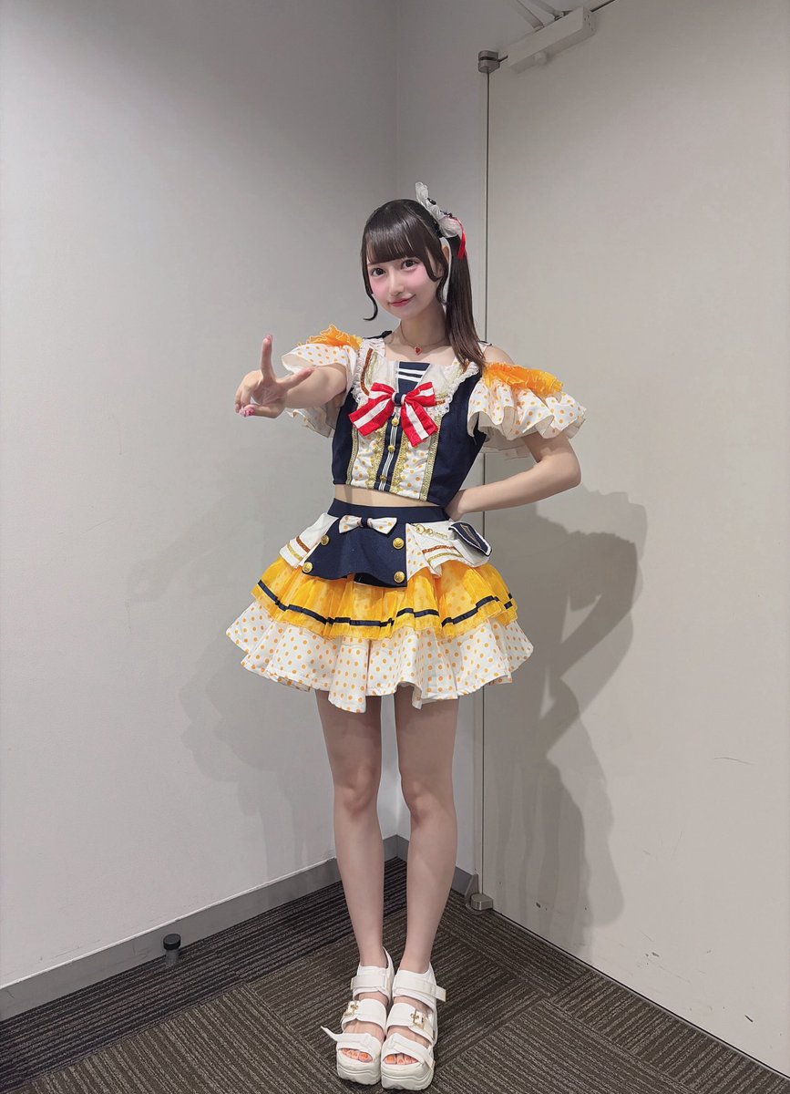 yuu_kimikara's tweet photo. 163cm、事務所で1番背高いです❣️
脚にはちょっぴり自信ありますo̴̶̷̤  ̫ o̴̶̷̤✌🏻 https://t.co/5kMTime9L9