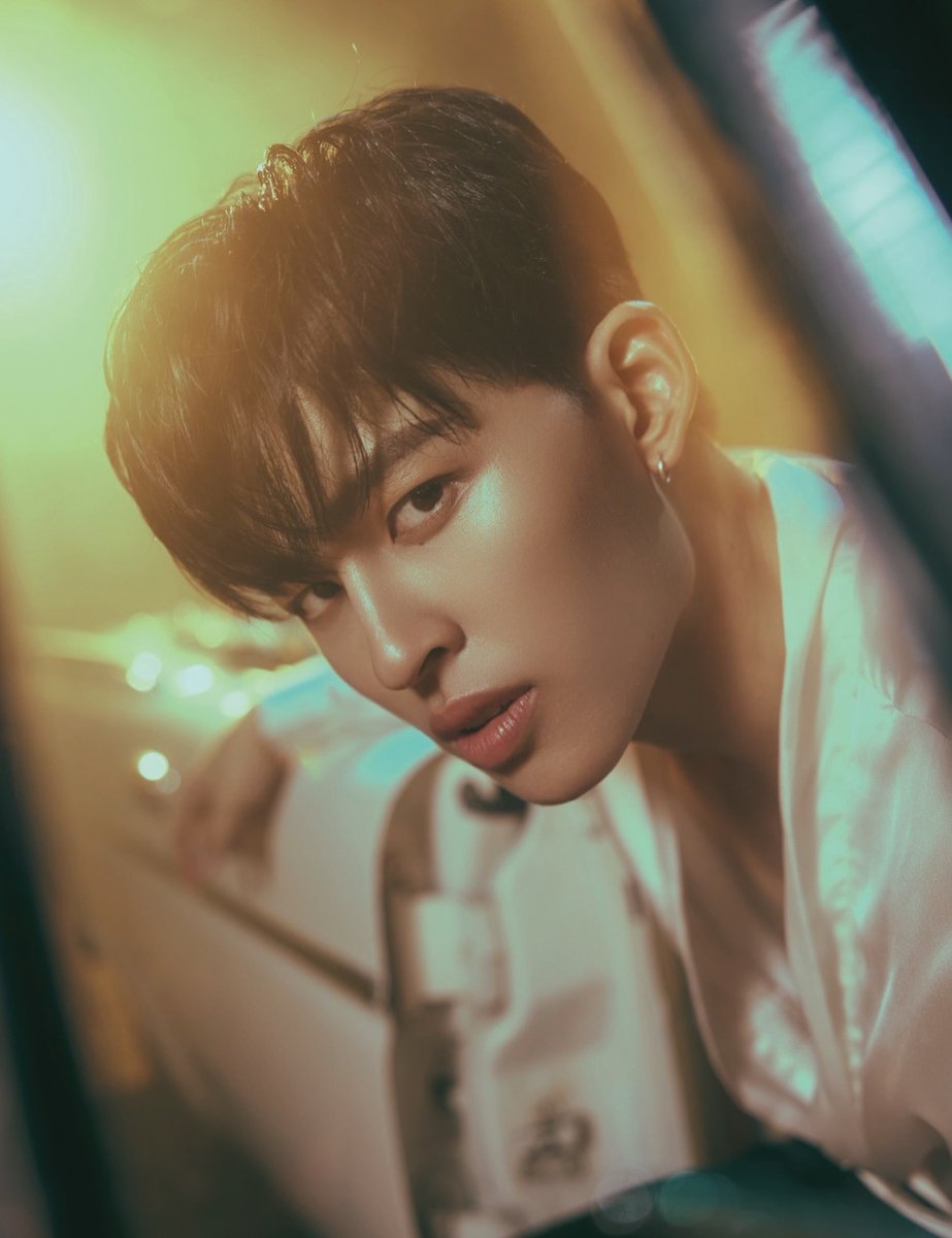doublepjourney_'s tweet photo. RENDEZVOUS | THE OFFICIAL PHOTOBOOK OF PONDPHUWIN

Starring : @ppnaravit @phuwintang 
Grooming : @ aoh_trn 
Hair Stylist : @ babybest_sam 
Photographer : @ vnkw_nu 
Stylist Asst. : @ hongkiyy @ science_lim 

📸 IG : voc_hunarak

#RENDEZVOUSxPondPhuwin
#ปอนด์ภูวินทร์ #PondPhuwin 
#ppnaravit #phuwintang