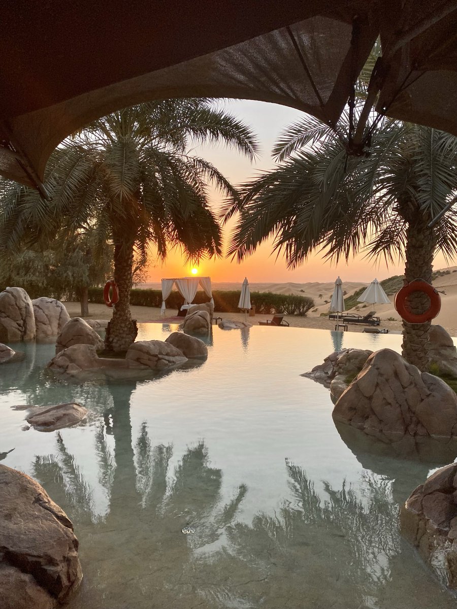 maeovic's tweet photo. Ce resort perdu au milieu du désert 🤌🏻 https://t.co/5Sqred5V8z