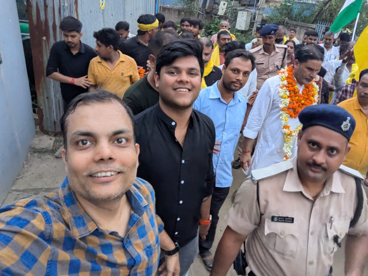 BiharKaVoice's tweet photo. On this historic win of the Jan Suraaj Party 🎉 

I would like to thank every Non Resident Bihari (NRB) in Bengaluru who stood with us throughout this journey.

Many of you supported us financially. More than ₹1.5 lakh was contributed through our efforts, and many of you also contributed directly to the party.

But what touched me even more was seeing people fly to Patna, stay there at their own expense, take time away from their families and work, and campaign wholeheartedly for this movement.

The victory of Prashant Kishor is not just a political victory. It is a victory for every Bihari living outside Bihar who has always wanted to see Bihar change, grow, and become a place they can proudly call home again.

This election was about aspiration. It was about hope for a better future.

Today we celebrate this win, but this is only our first step in a much larger battle.

We will not stop until we change the face and the future of Bihar.

This victory belongs to every person who believed that Bihar can do better.

#JaiBihar #JanSuraaj #PrashantKishor