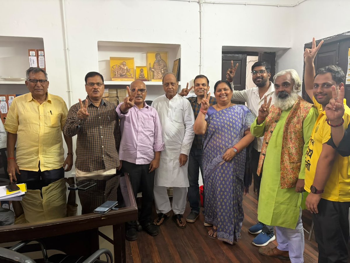 BiharKaVoice's tweet photo. On this historic win of the Jan Suraaj Party 🎉 

I would like to thank every Non Resident Bihari (NRB) in Bengaluru who stood with us throughout this journey.

Many of you supported us financially. More than ₹1.5 lakh was contributed through our efforts, and many of you also contributed directly to the party.

But what touched me even more was seeing people fly to Patna, stay there at their own expense, take time away from their families and work, and campaign wholeheartedly for this movement.

The victory of Prashant Kishor is not just a political victory. It is a victory for every Bihari living outside Bihar who has always wanted to see Bihar change, grow, and become a place they can proudly call home again.

This election was about aspiration. It was about hope for a better future.

Today we celebrate this win, but this is only our first step in a much larger battle.

We will not stop until we change the face and the future of Bihar.

This victory belongs to every person who believed that Bihar can do better.

#JaiBihar #JanSuraaj #PrashantKishor