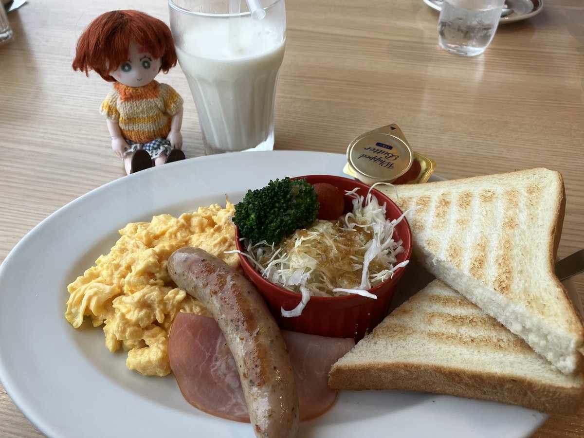 gogono_darko's tweet photo. 今日8月3日。はちみつの日の主役は、ミックちゃん！🎂
昨日のエリクさんに続いて、またまたお誕生日です。

美味しいご飯とカモちゃんが大好きな、いつでもどこでも一緒の可愛い坊やです。
健診前なので、おやつは控えめに！ https://t.co/A6B7QZcfgg