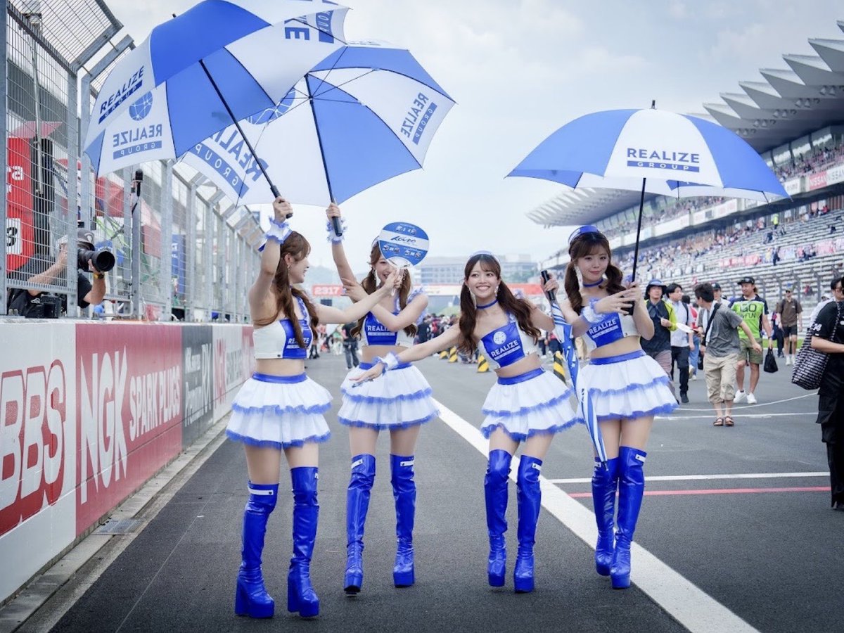 __sugahara's tweet photo. 8月2日(日) SUPER GT Rd.4 決勝

24号車 : 11位
56号車 : 5位

シリーズランキング3位浮上〜！🌟

予選決勝と暑い中で応援してくれてほんとにほんとにありがとうございました( 🙏🏻' ' )♡

次会えるのは8月22日の鈴鹿サーキット！！
多分富士より暑いと思うから熱中症対策してね🫠🧊 https://t.co/B18pa3Pvzq