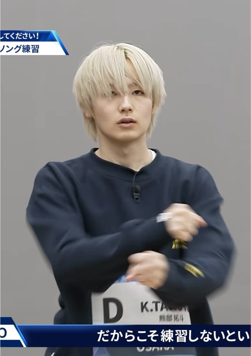 kuma_meronpan's tweet photo. ファンの前では絶対見せないこの冷めた目の熊部拓斗があたしゃ大好きでね、 https://t.co/Ek3f6NqJx4