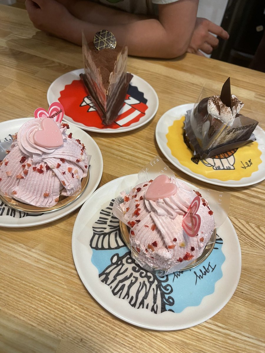 gon08031126's tweet photo. とりあえず一回目のケーキらしい
本番パーティーは来週らしい https://t.co/z3InOHmwxM