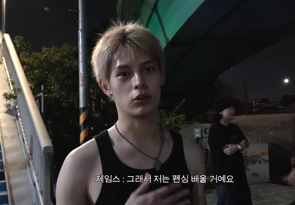 DaisyFl62's tweet photo. black tank top james rawrrr 

#JAMES #제임스 #CORTIS https://t.co/fDieYn3quq