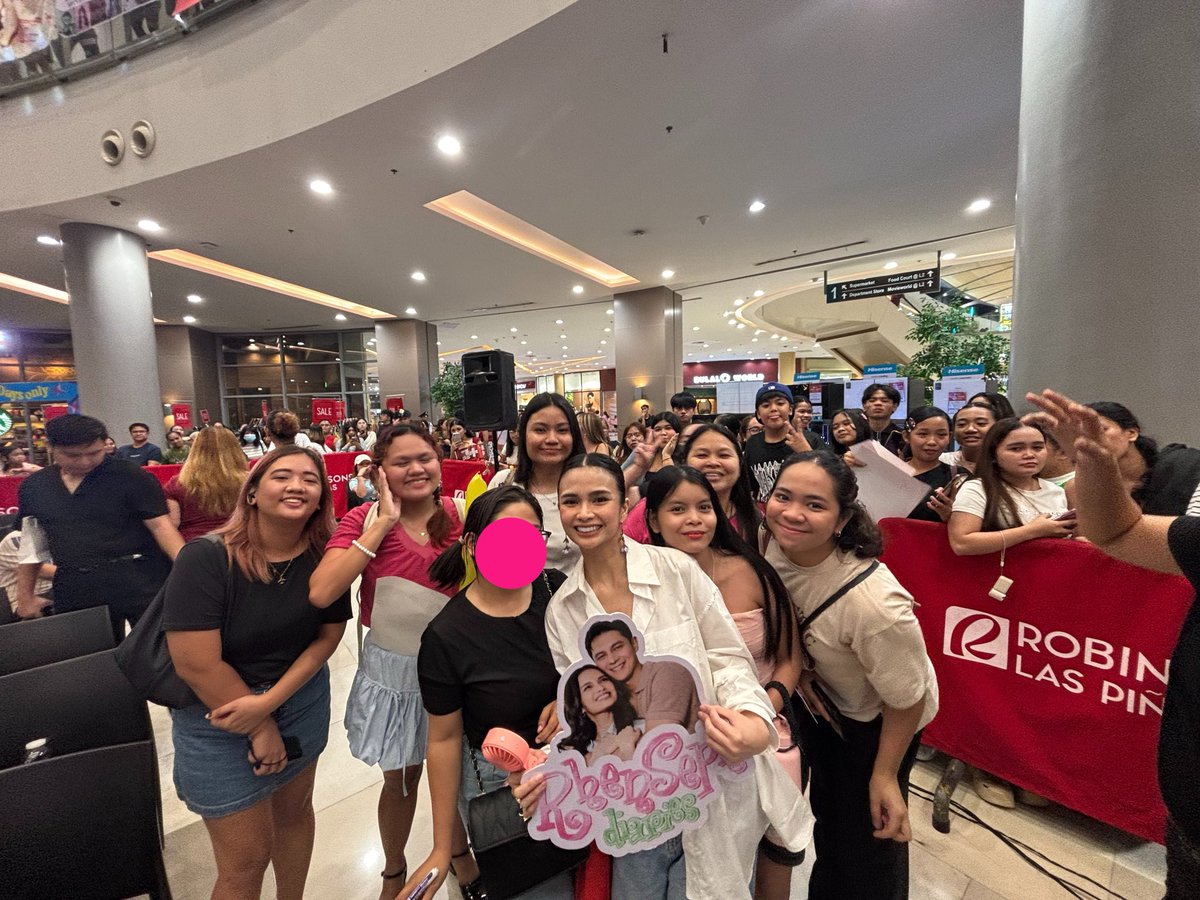 MaskelsNiJusep's tweet photo. Family photos with mowm @realrhen 🫶🏻 

@josephcmarco matye-tyempuhan din kita dawd , bantay ka talaga hahaha

WELCOME BACK RSDIA https://t.co/sBmS0mbFGR