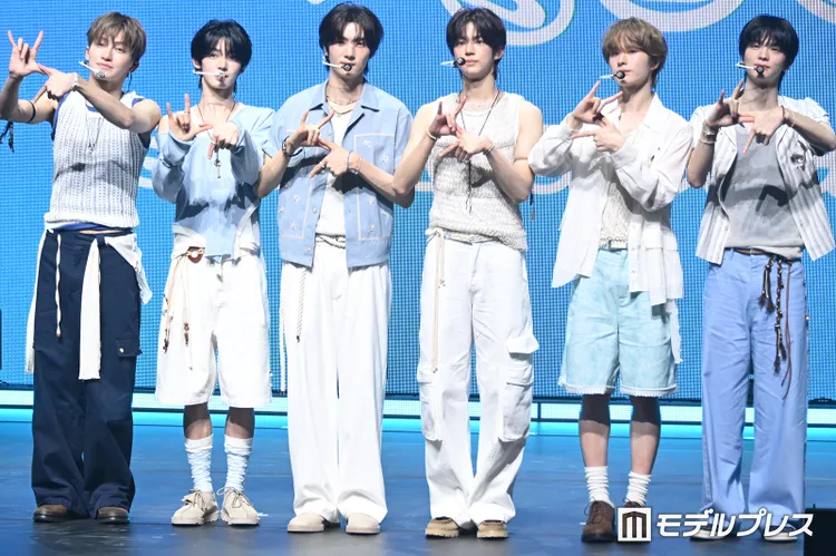 TWS_INTL's tweet photo. [PRESS] 260803

TWS for ‘SODA SODA’ Showcase | Press Photo (1) 

#TWSと弾ける夏 #TWS #투어스 #247WithUs @TWS_PLEDIS https://t.co/l7lqaDBYZM