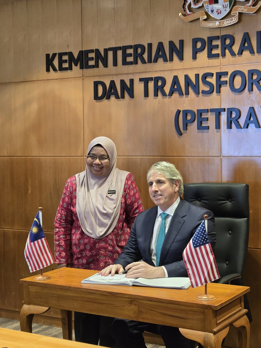 UnderSecT's tweet photo. Thank you to Deputy Secretary General Mareena Binti Mahpudz from the Ministry of Energy Transition and Water Transformation @PETRAMalaysia for hosting us today.  We discussed civilian nuclear cooperation and Malaysia’s strategy to ramp up energy production to match its growing economy. 🇺🇸🇲🇾