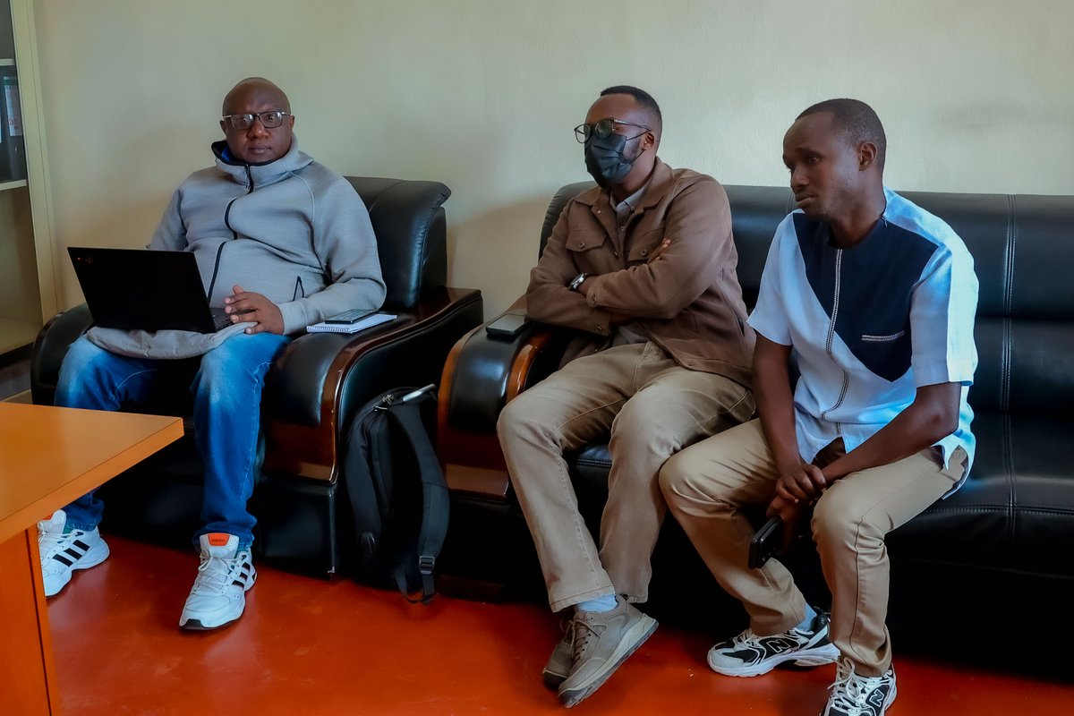 MusanzeDistrict's tweet photo. Today, the Vice Mayor @UWANYIRIGIRAcl3 received a delegation from @Lands_Rwanda led by Mr. Karangwa Emery, an Infrastructure Planning Senior Engeneer. Their discussions focussed on technical support on harmonization of road networks and land administration issues. https://t.co/6L5T0eQkZU
