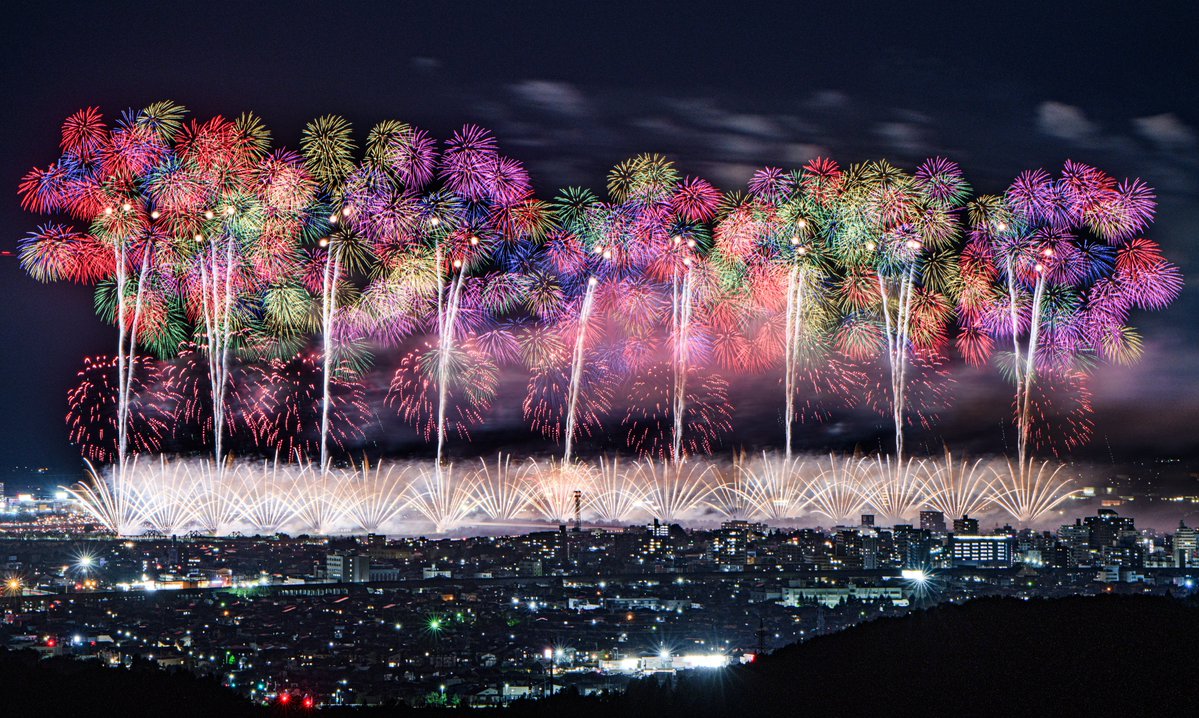 haskap1017's tweet photo. 今夜の長岡花火大会のフェニックスが綺麗です https://t.co/mEn2Fh7I59