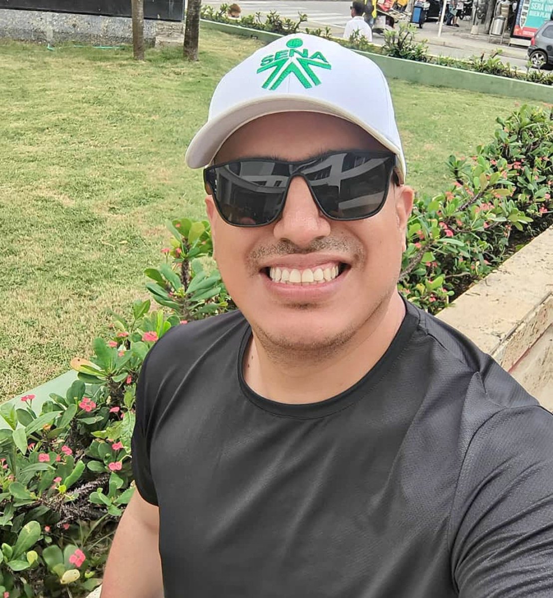 MeloAndresF's tweet photo. Esta foto se responde con gafas oscuras https://t.co/EazKDxKy9b