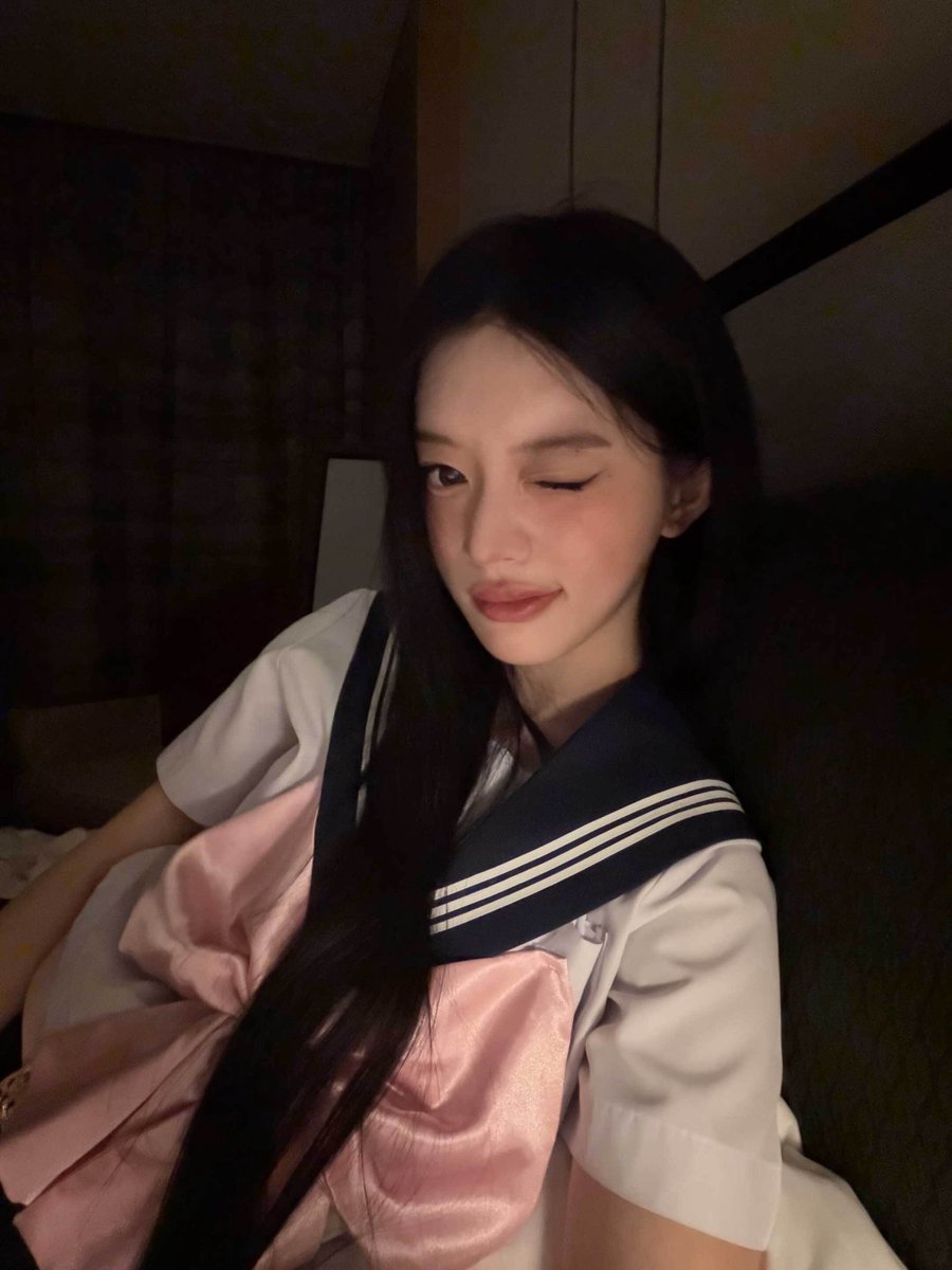 MinjuWeverse's tweet photo. 🐰📸 | 260803 https://t.co/LoDkxTM6Na