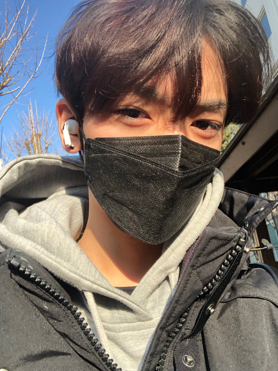 gaemi0320's tweet photo. 보고 싶다니까 중딩 한유진 사진을 보내 줌 ㅁㅊ https://t.co/zVLNUUbxQV