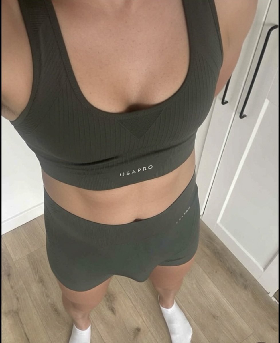 SecretFemboy_'s tweet photo. Front and back of this new gym set🏋🏼‍♂️

Please tell me which do you prefer…?

Front 🍆
Back🍑

#twink #gym #fit #sissy #femboy #bisexual #feminization #mistress #owned #femboi https://t.co/ojOLz297Tc
