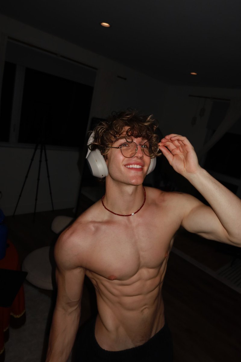 Hazelhoffmanx1x's tweet photo. @HazelHoffmanxxx Great Day Playing Fortnite LMAO https://t.co/sV2qwdp7sP