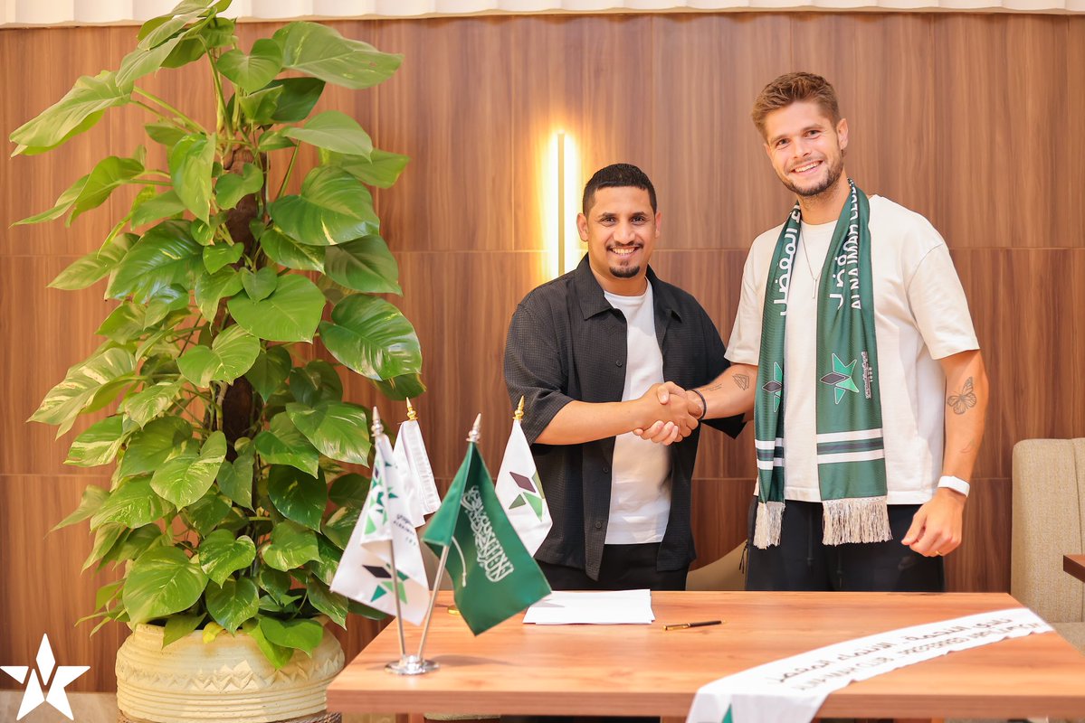 alnajmahfc's tweet photo. 💚 Welcome Queirós

#نجمة_عنيزة
#نادي_النجمة_الانتماء_المفضل https://t.co/GHtwrKUEby