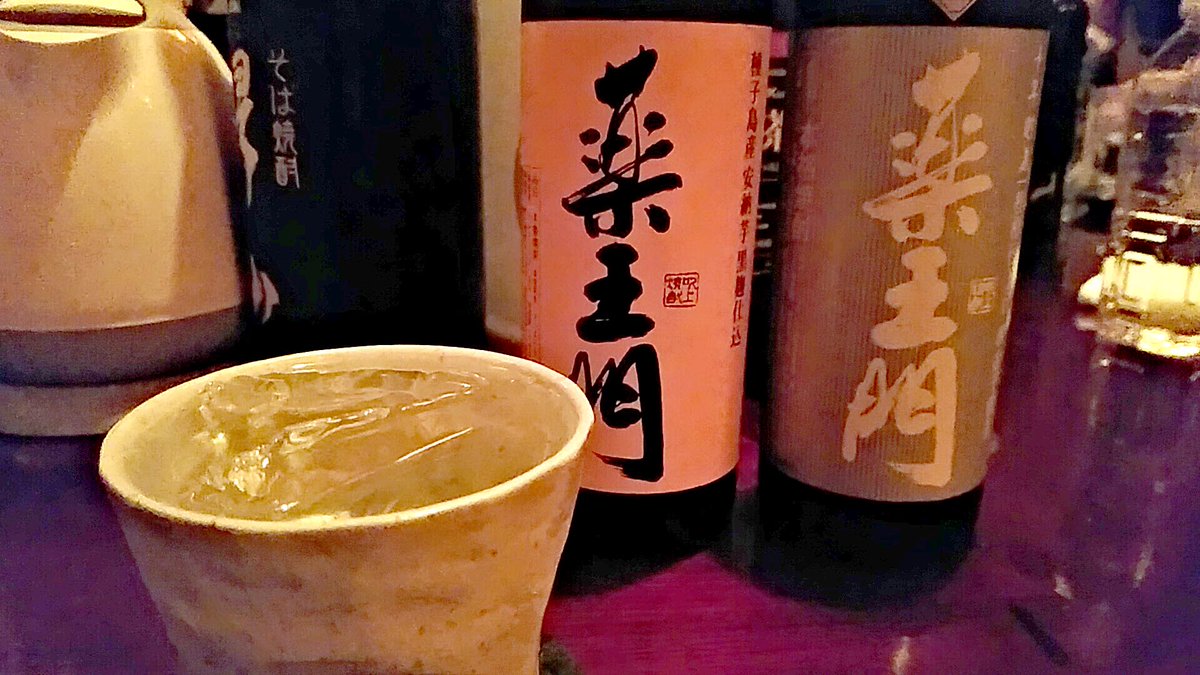 おいしい。2種飲み比べいいよ。僕は右のほうが好き。