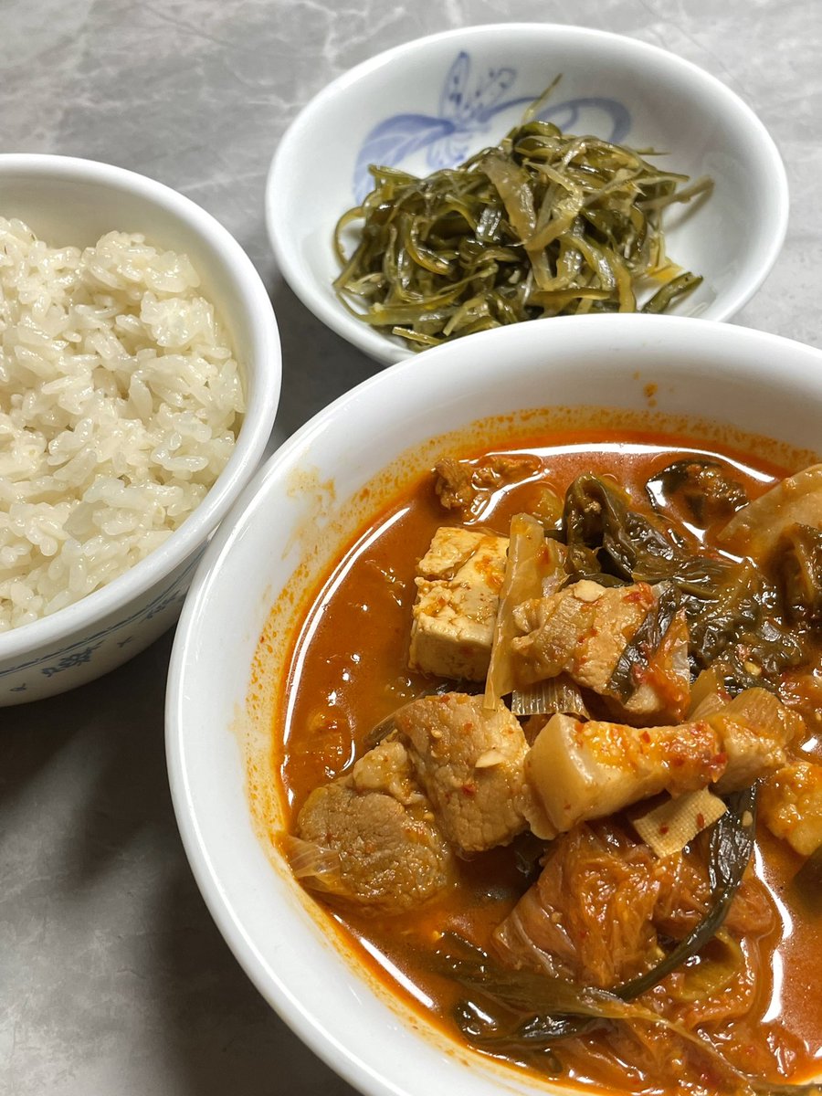 x3hfi's tweet photo. 일본에서 비싼 밥도 먹어봣지만 엄미 김치찌개를 이길수있는 음식은 없앗어요 엄미💙나 https://t.co/y4XmaprKvL