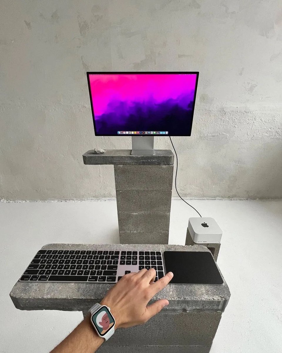 Saint_n0mad's tweet photo. that’d be considered ‘brutalist workstation’ https://t.co/OFJYFWKARH