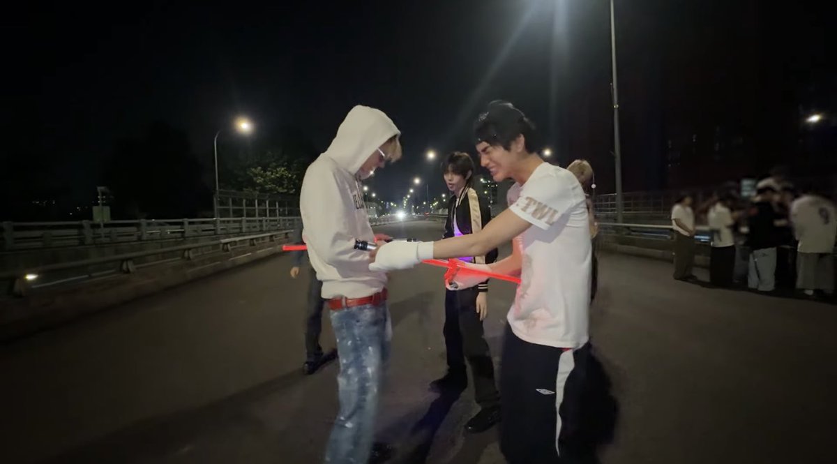 woojjelly's tweet photo. why did martin have an entirely new outfit mid-video i’m crying https://t.co/lZ1NOERfMW
