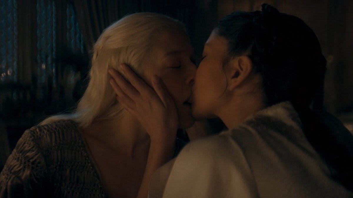 kashymcgraths's tweet photo. whole house committing acts of lesbianism…. that’s crazy https://t.co/9t3RwKvrAb