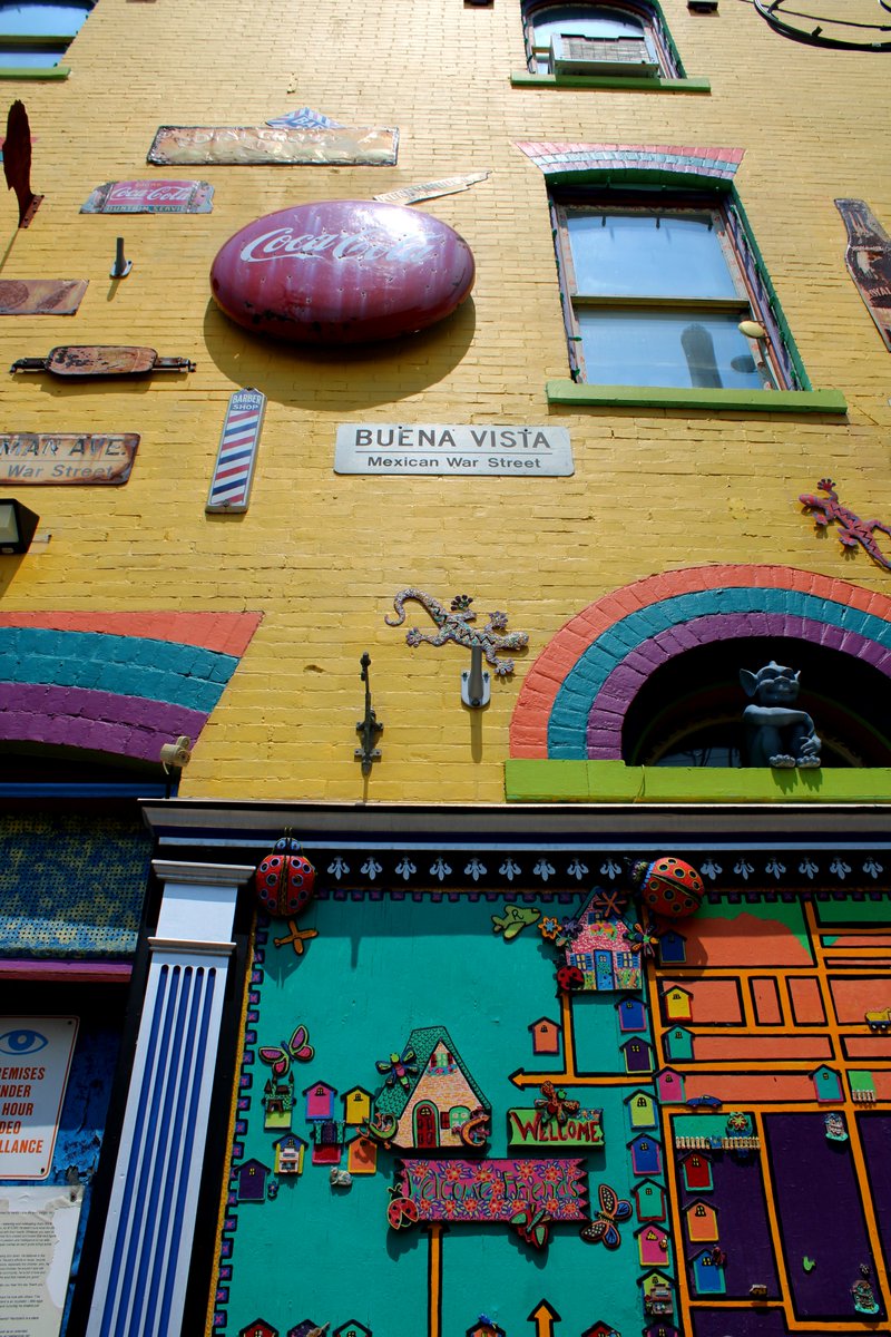 HermitsDaily's tweet photo. The immersive installation in Pittsburgh known as "Randyland" is truly a balm for one's artistic soul. #art #artwork #arting #artist #artists #makingart #artinstallation #installation #immersive #immersiveart #immersiveartinstallation #pittsburgh #city #americancity #allamerican https://t.co/ppC1N8IQnd