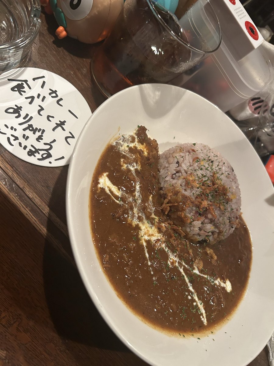 yorunoakarenja's tweet photo. 久しぶりのウラマコヤさんで烏龍茶とハチカレー（ハーフ）とビーフカレーをいただきました🍛
美味しい😋と旨っ！でした。やっぱいいわ
ご馳走様でした。 https://t.co/O70XibOFsU
