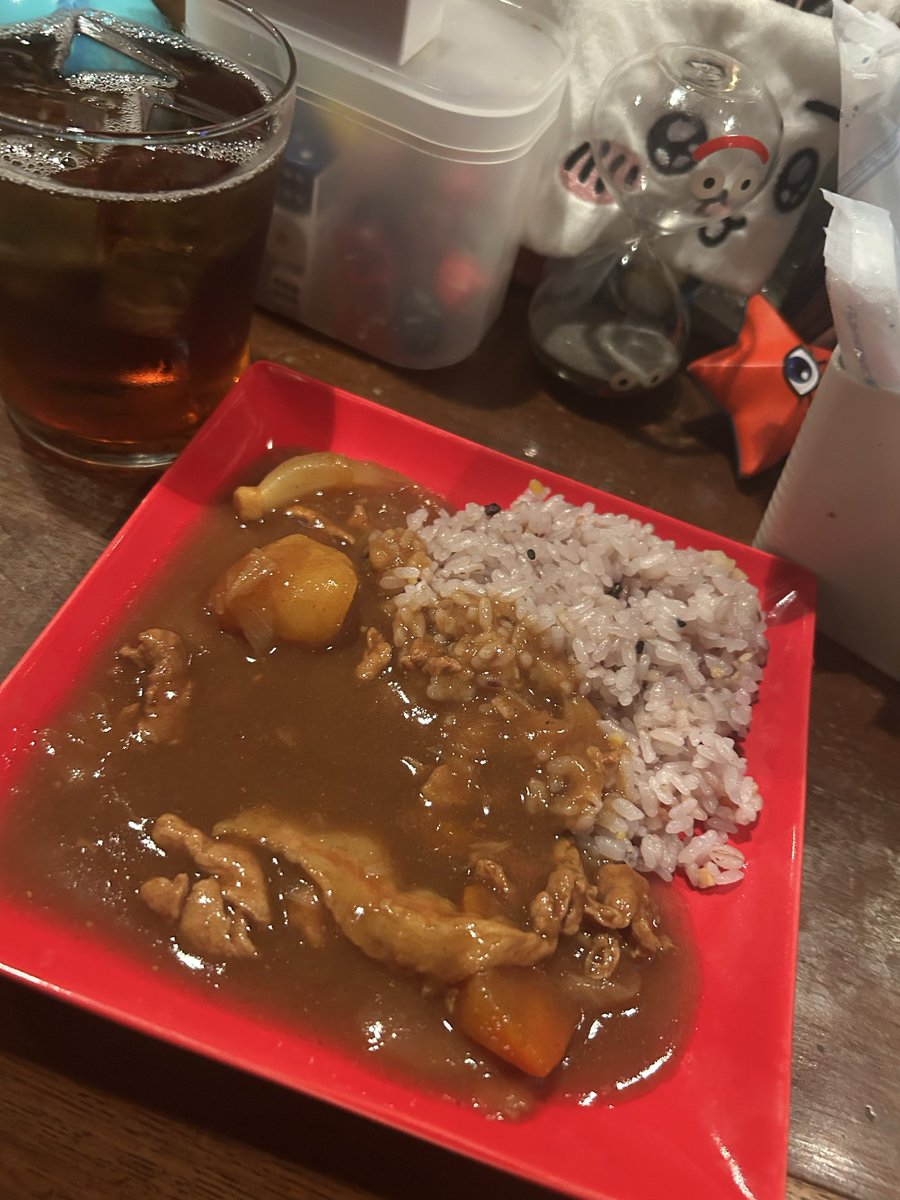 yorunoakarenja's tweet photo. 久しぶりのウラマコヤさんで烏龍茶とハチカレー（ハーフ）とビーフカレーをいただきました🍛
美味しい😋と旨っ！でした。やっぱいいわ
ご馳走様でした。 https://t.co/O70XibOFsU