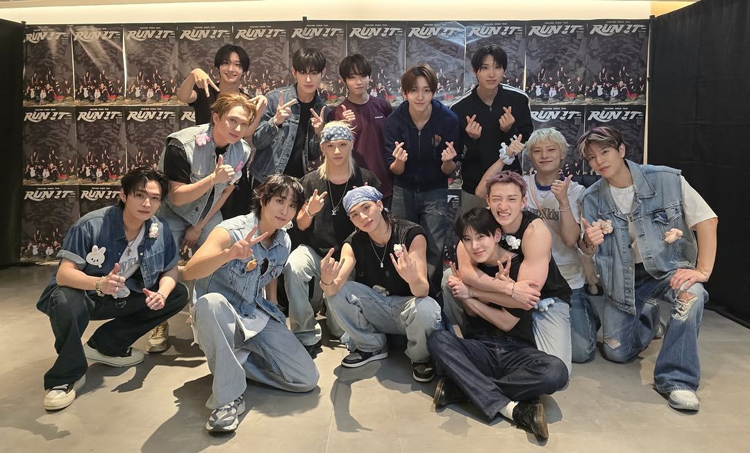 staysday6's tweet photo. kickflip with skz after the concert how cute 🥹🥹🥹 https://t.co/3WLWZ8y6fq