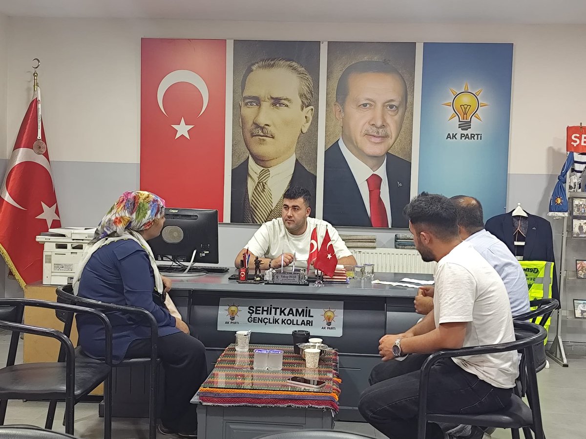 bese_yakup's tweet photo. Şehitkamil Gençlik Kolları Odamızda,
Kıymetli hemşerilerimizi misafir etmenin mutluluğunu yaşadık.

Hemşerilerimizle bir araya gelerek hasbihal ettik, talep ve önerilerini dinledik, gönül bağlarımızı daha da güçlendirdik.

Milletimizle omuz omuza, istişare kültürüyle ve ortak akılla Şehitkamil'imiz için çalışmaya kararlılıkla devam ediyoruz. Rabbim birlik ve beraberliğimizi daim eylesin.

@avyusufibis
@abdulhamitgul 
@ferdisenel25
@fmfedaioglu 
@FatmaSahin 
@avmustafadurmus 
@ismailguler027
@umutymz 
@avyaseminkaraca 
@AKPartiG_Antep 
@AKGenclikGM