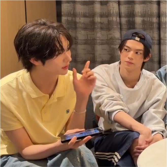 ddohkki's tweet photo. thankyou ppangttoz for sitting beside eo ☺️ https://t.co/NYzNZJvDv5