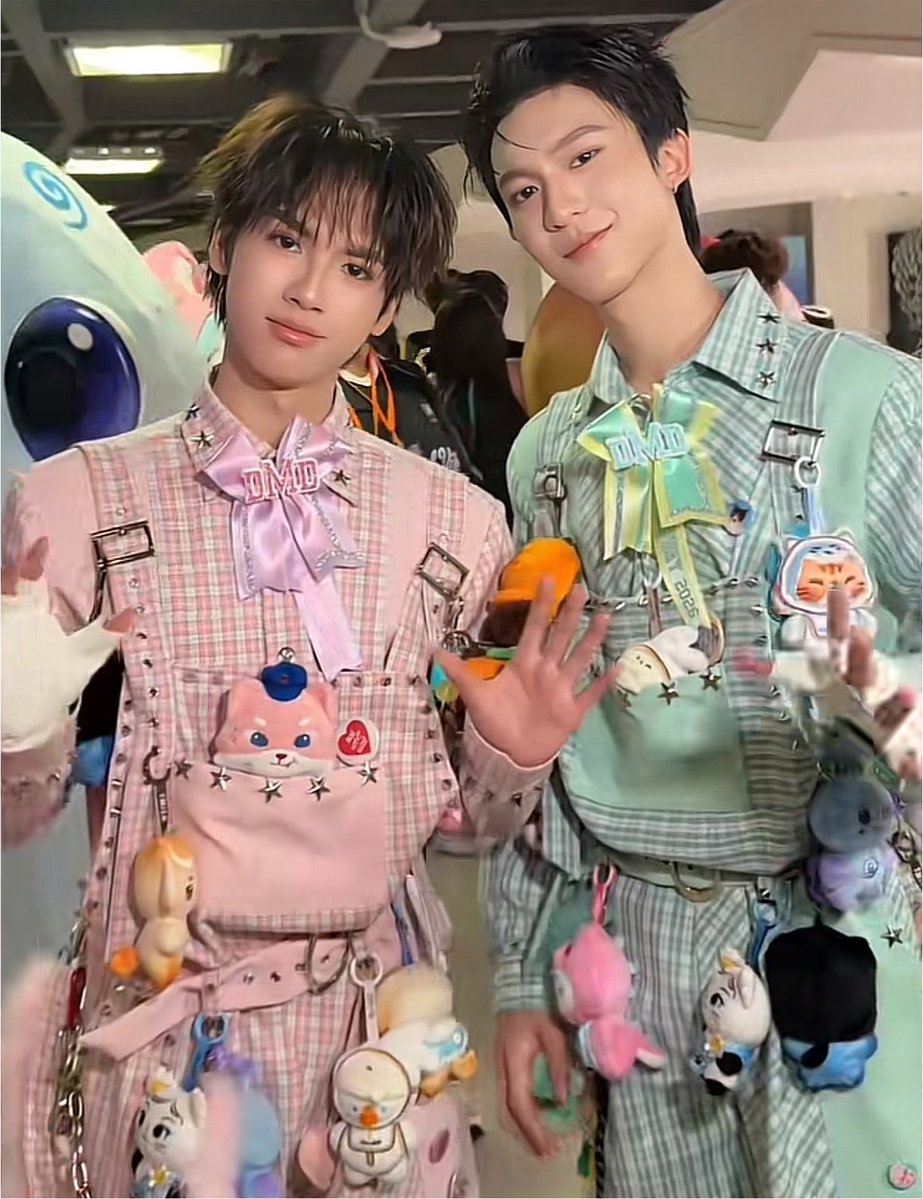 ElekDem's tweet photo. โทกี้อยู่ในกระเป๋าน้องแพทจิ น่ารักอะ55555555555555 https://t.co/KidCFKDVSO