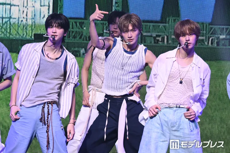 TWS_INTL's tweet photo. [PRESS] 260803

TWS for ‘SODA SODA’ Showcase | Press Photo (1) 

#TWSと弾ける夏 #TWS #투어스 #247WithUs @TWS_PLEDIS https://t.co/l7lqaDBYZM