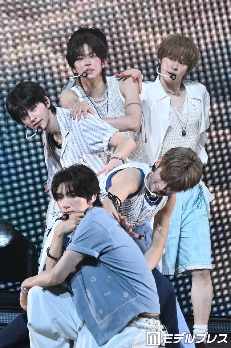 TWS_INTL's tweet photo. [PRESS] 260803

TWS for ‘SODA SODA’ Showcase | Press Photo (1) 

#TWSと弾ける夏 #TWS #투어스 #247WithUs @TWS_PLEDIS https://t.co/l7lqaDBYZM