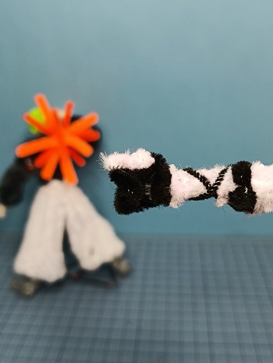 karamoru321's tweet photo. モールでキラークイーンを作りました！お腹には一応猫草を入れられるようにしてます。
#ジョジョの奇妙な冒険 #キラークイーン #モールアート https://t.co/5Wpcb4ijm1