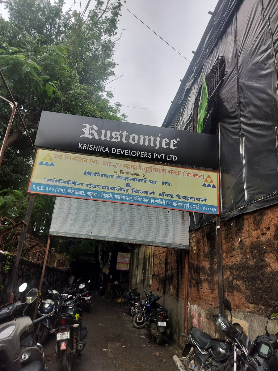rahulsince1997's tweet photo. Even after multiple warning from @mybmc  people of Jai Bhim Nagar, Santosh Nagar, Goregaon East Mumbai are still still throwing garbage on walking road. Please take some strict action against these people to keep Goregaon Clean. Please help @mybmc @MumbaiPolice https://t.co/LAXN2mNK2b