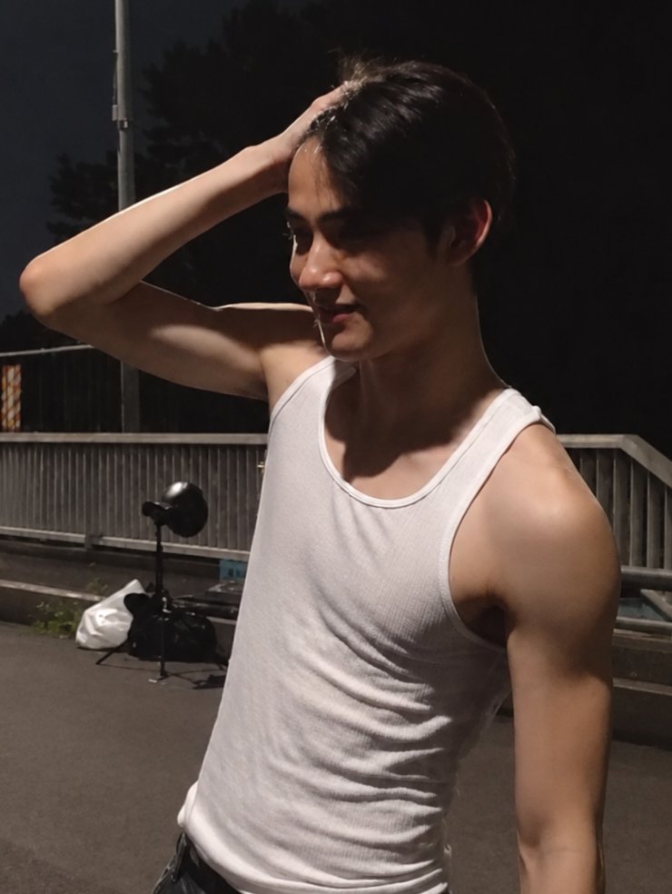 xxeoje's tweet photo. SIDE PROFILE EOM SEONGHYEON GANTENG BGT 😭 https://t.co/cFBYr1Imst